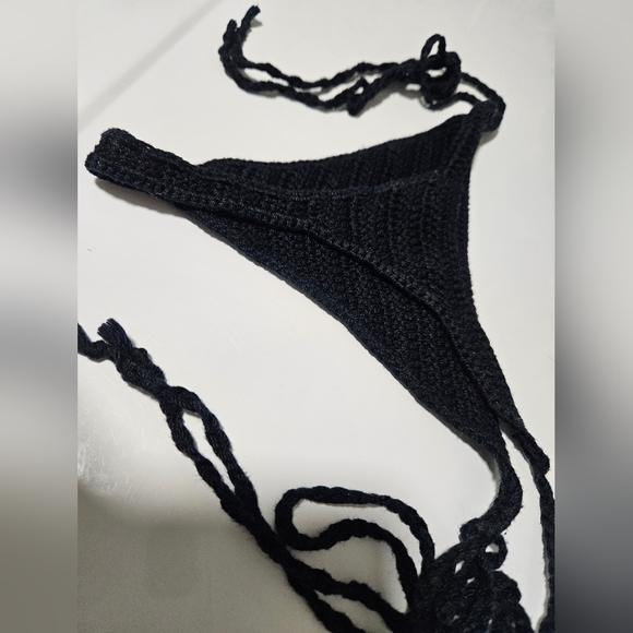 Handmade black crochet thong bikini bottom size small, adjustable ties - Picture 4 of 4